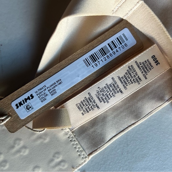 Skims Women’s Ultimate Collection Push-Up Plunge Bra in Sand - Size:36DD - Picture 8 of 8